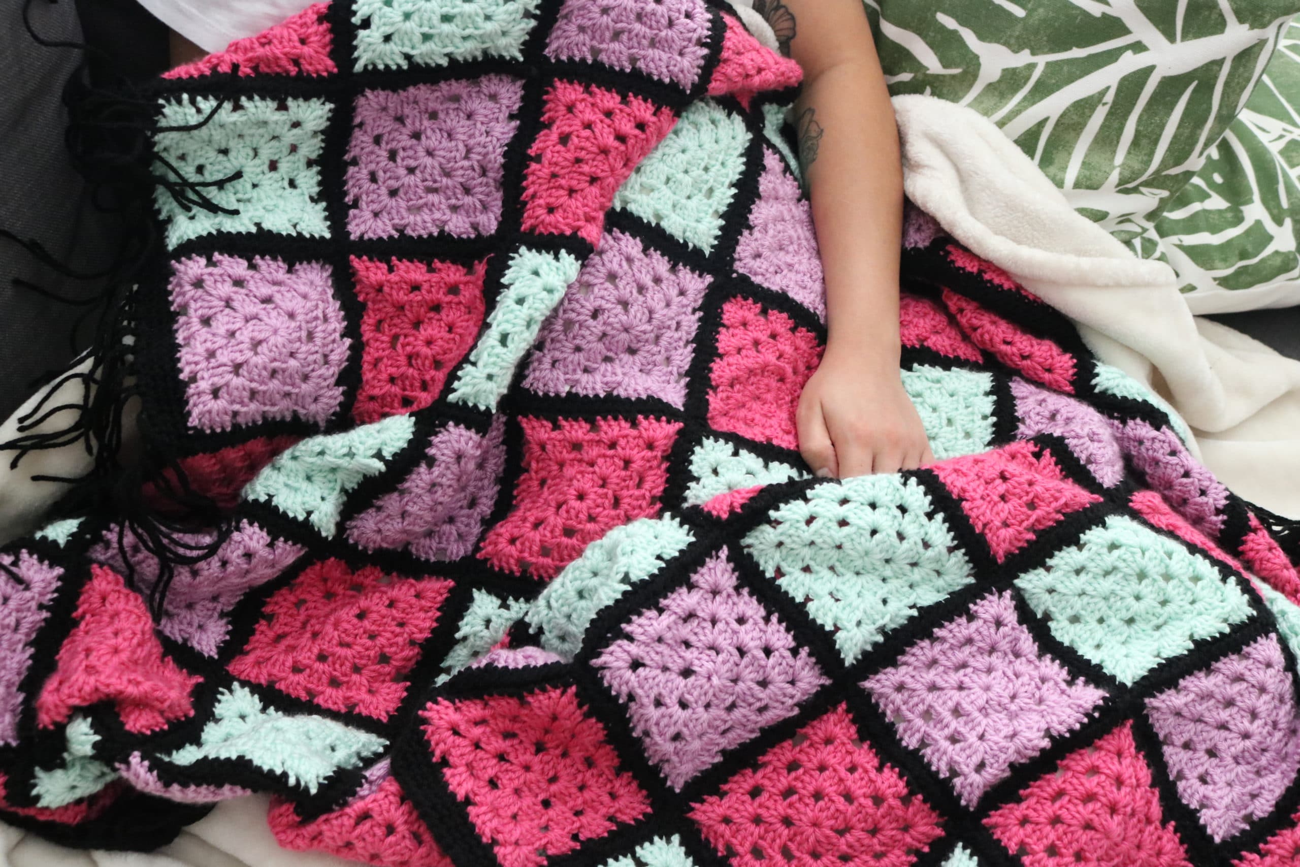 Queen size granny square blanket hot sale