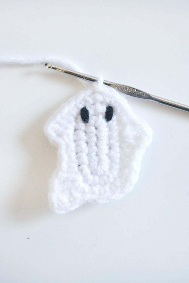 3 Free and Easy Crochet Ghost Patterns for Halloween - Knits and Knots ...