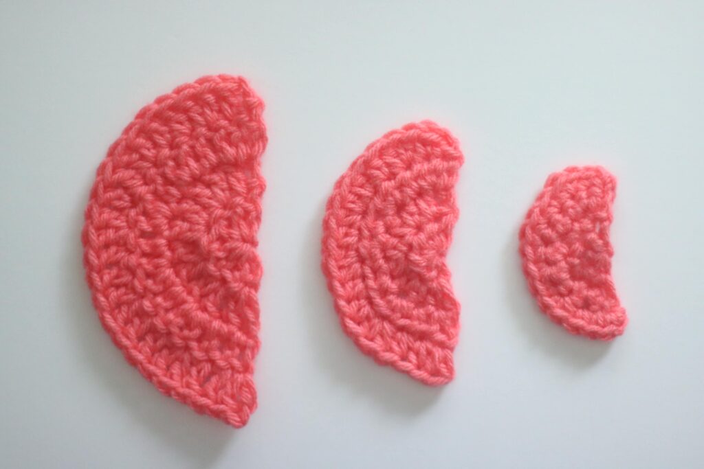 crochet half circles in three different sizes